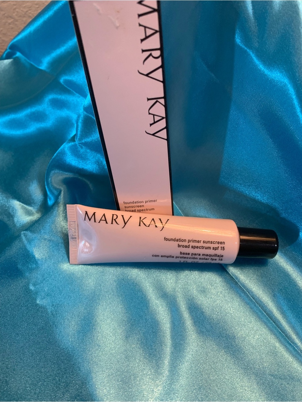 Mary Kay Foundation Primer Sunscreen Broad Spectrum SPF 15 1 FL Oz